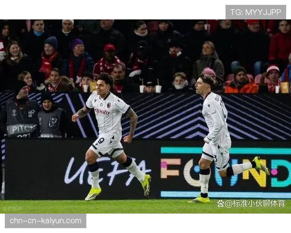 瞬间：博洛尼亚前锋在严密低位防守下，于小角度完成唯一一脚中目标射门